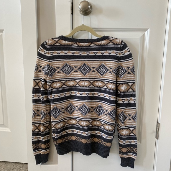 XXI Brand Small Patterned Long-Sleeved Sweater - Picture 2 of 4